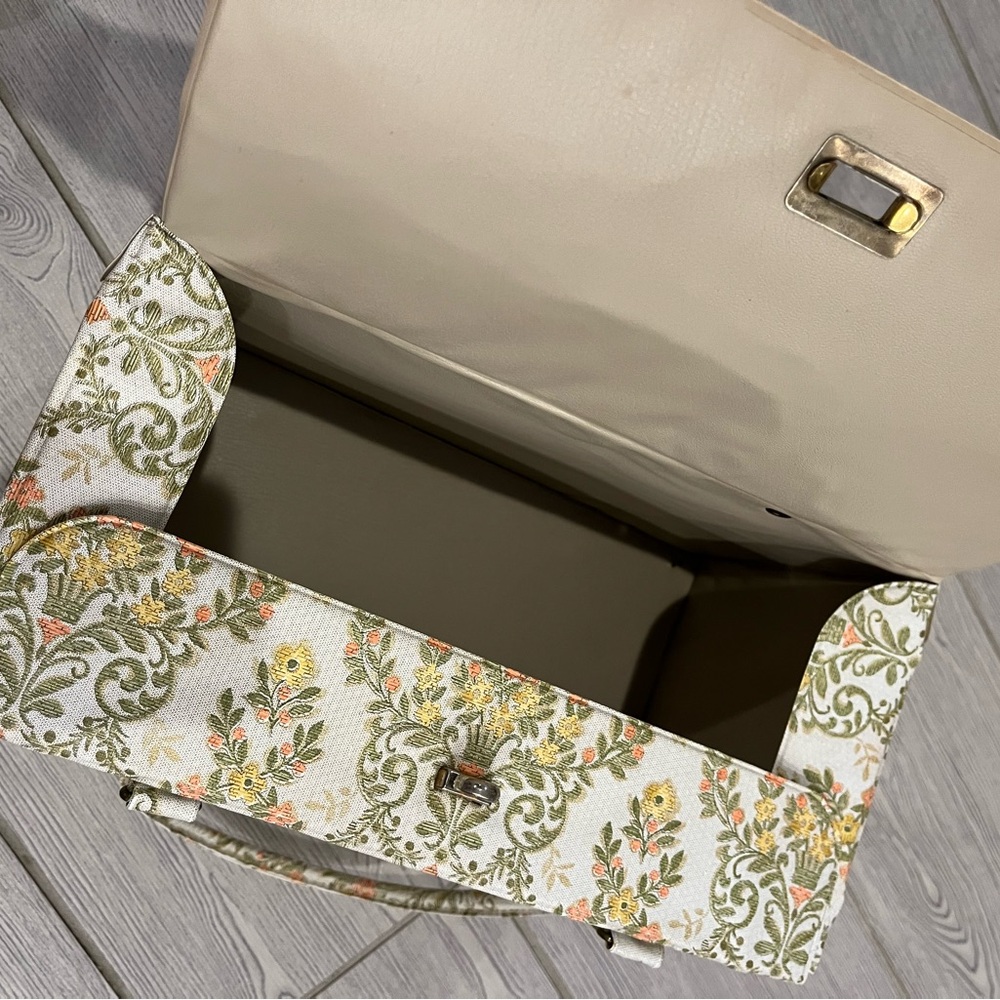 1960s Vinyl Tapestry Look Train Case  Green orange and cream floral print - Picture 13 of 17